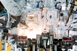 �����ϰ��꾭�ã��������Ӳ֡������ʿ����й���չǰ��